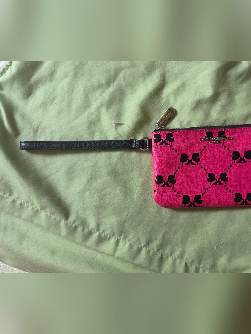 NEW Karl Lagerfeld Hot Pink Wristlet with Black Logo Pattern - Picture 7 of 7